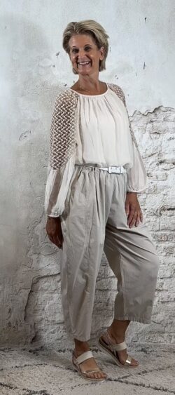 128270. Ailan zijden blouse met kant en voering beige