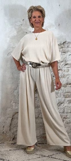 Plus Size wijde broek in creme kleur met elastische tailleband, combi mogelijk