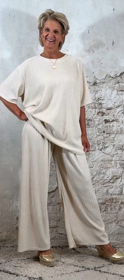Plus size set, shirt met bijpassende broek in creme kleur