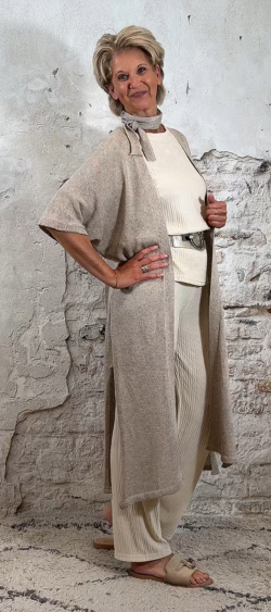 129421. Len lang vest taupe (17 juni weer op voorraad, je kunt al bestellen)