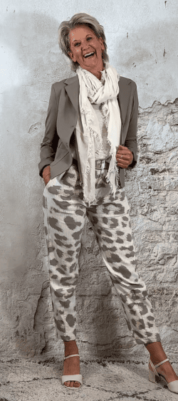 129617. Comfy momfit Lio streep taupe/beige (23 juni weer op voorraad, je kunt al bestellen)