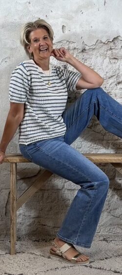 131504. Len gebreid truitje streep korte mouw jeansblauw
