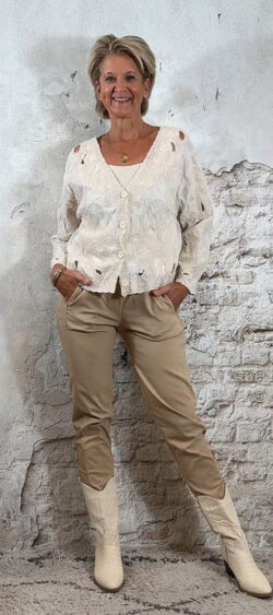 128312. India vest open flower ecru