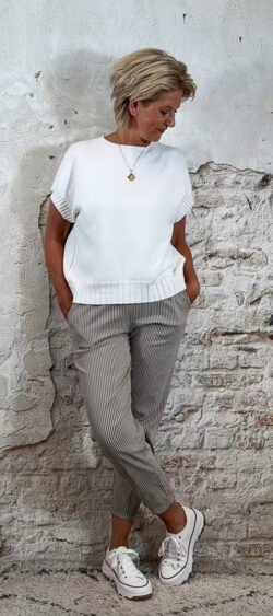 118931. Oversized zomer pullover kapmouw off white