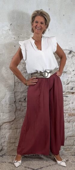 1-135657. Ava blouse met ruffle kapmouw wit