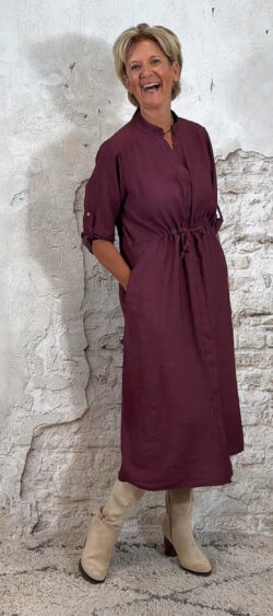 137921. Len midi jurk bordeaux