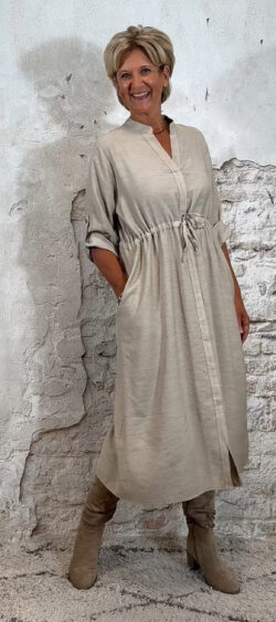 137922. Len midi jurk zand