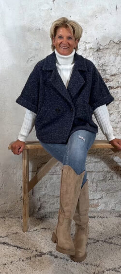 138721. Cher wollook jas met korte mouw jeansblauw