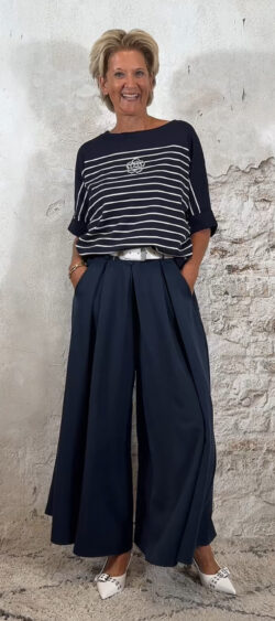 138806. Evy broekrok donkerblauw