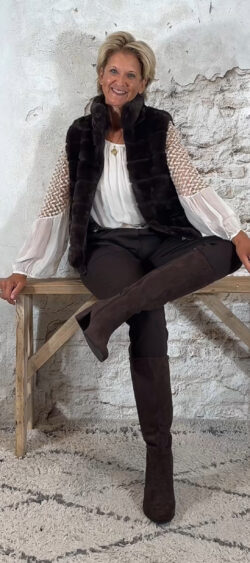 138607. Fake fur fluffy bodywarmer bruin