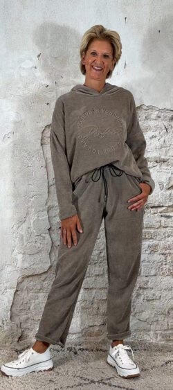 138002. Velourse jogger zand
