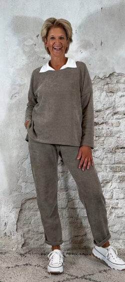 138007. Velourse rib sweater zand