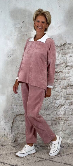 138006. Velourse rib sweater oud roze