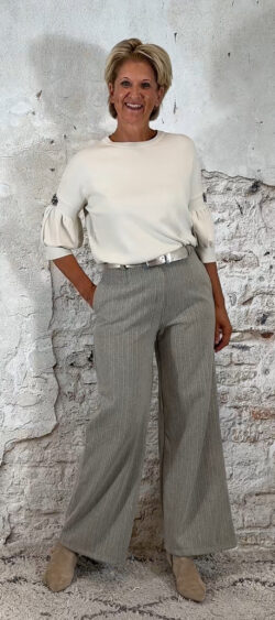 140023. Evy wijde pantalon krijtstreep zand