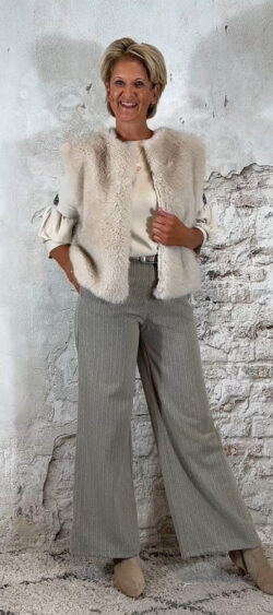 140036. Evy fake fur bodywarmer beige (leverbaar vanaf 29 augustus, je kunt al bestellen)