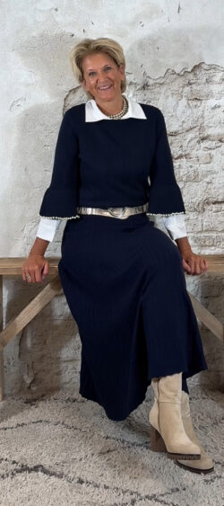 140045. Elza pullover trompetmouw pearl donkerblauw (9 september weer op voorraad, je kunt al bestellen)