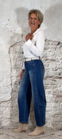 3D-9247. Balloon jeans scratch
