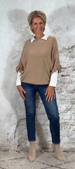 139977. Bibi vlindertrui met ruffle camel