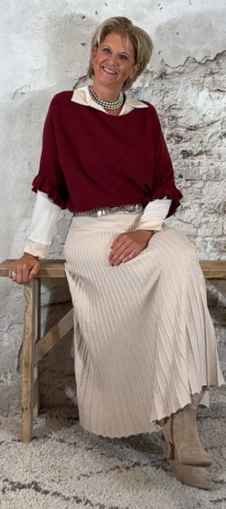 139970. Bibi vlindertrui met ruffle bordeaux