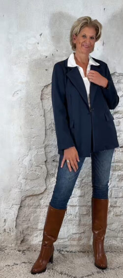 142039. Evy blazer donkerblauw