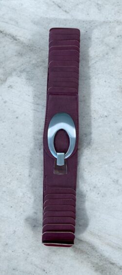 139135. Elastische riem bordeaux met matte ovale gesp