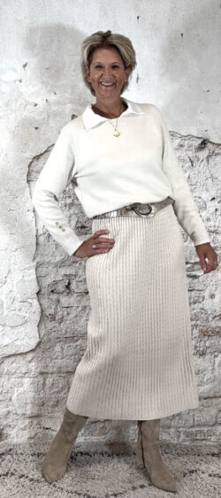 142259. Evy pullover met strass knoopjes beige
