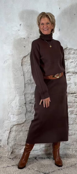 144522. Evy gebreide rok bruin, combi set mogelijk!
