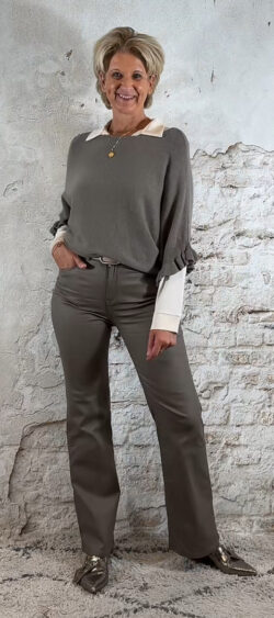 139971. Bibi vlindertrui met ruffle taupe