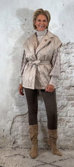 145457. Evy gewatteerde bodywarmer zand