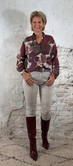 146670. Evy transparant blouse Lio flower bordeaux (15 oktober weer op voorraad, je kunt al bestellen)