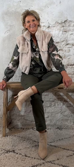 142272. Len faux fur bodywarmer beige