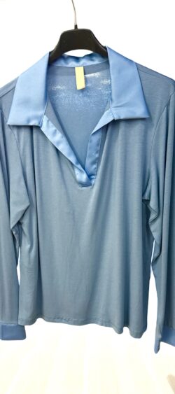 145465. Basic polo longsleeve lichtblauw