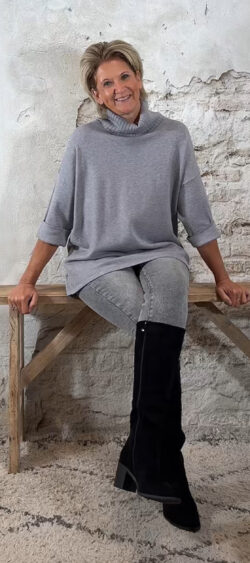 146583. Evy oversized trui met ribbel col grijs