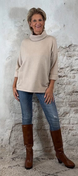 146582. LAATSTE 2! Evy oversized trui met ribbel col zand