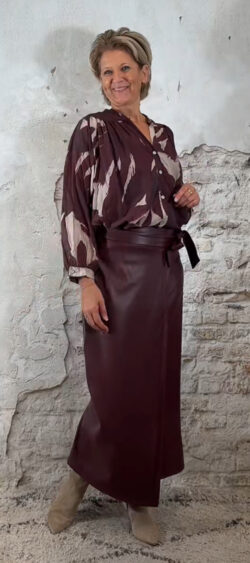 147458. Evy leatherlook maxi rok bordeaux