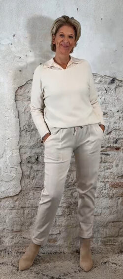 147946. Ailan allround stretch broek ecru (14 oktober weer op voorraad, je kunt al bestellen)