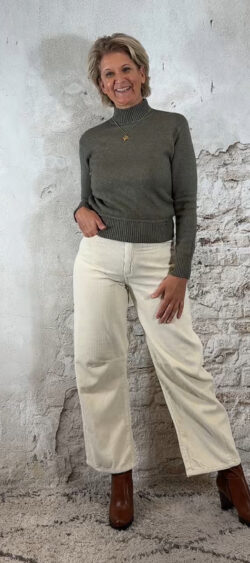 138033. Elza turtle pullover khaki