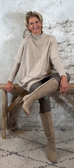 149028. Evy oversized pearl pullover beige