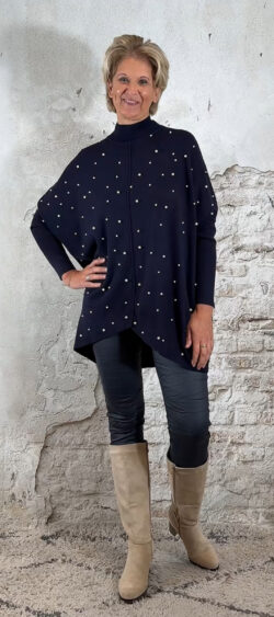 149029. Evy oversized pearl pullover donkerblauw
