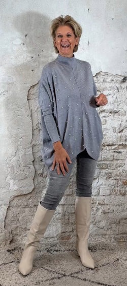 149526. Evy oversized pearl pullover grijs (leverbaar vanaf 21 oktober, je kunt al bestellen)