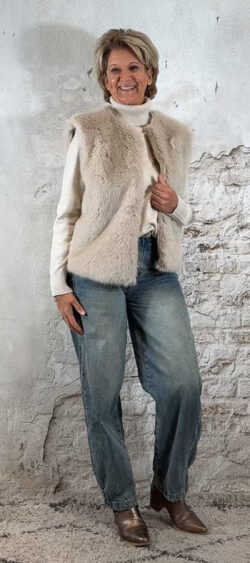 140036. Evy fake fur bodywarmer beige