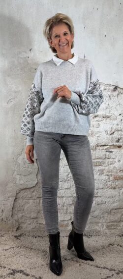 151058. Evy pullover paillet mouw grijs