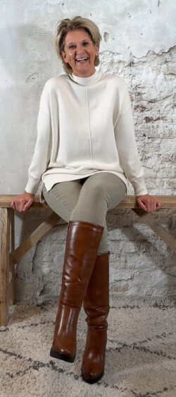 149039. Elza oversized turtle pullover ecru