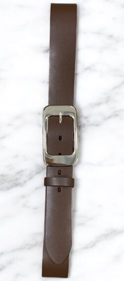 151425. Broekriem bruin met gouden gesp