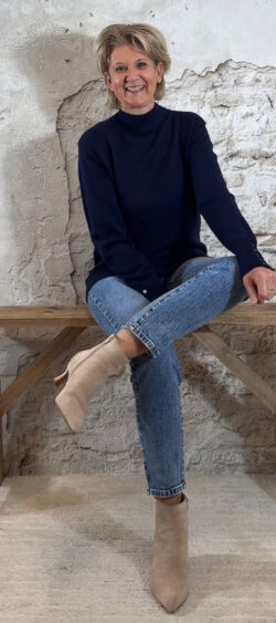 155035. Juul cozy turtle pullover donkerblauw.