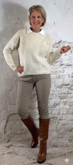 152942. Evy charms pullover beige