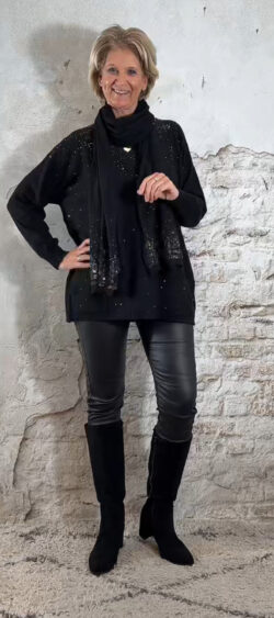 153012. Juul pullover sparkle met sjaal zwart