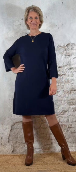 153914. Elza knit dress met knopen donkerblauw