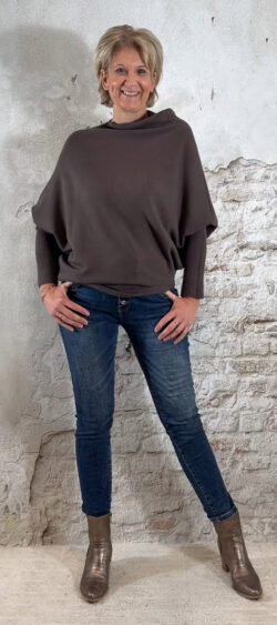 157590. Ailan upside down pullover bruin