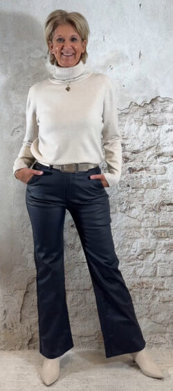 MC-7293-3. Leatherlook bootcut donkerblauw